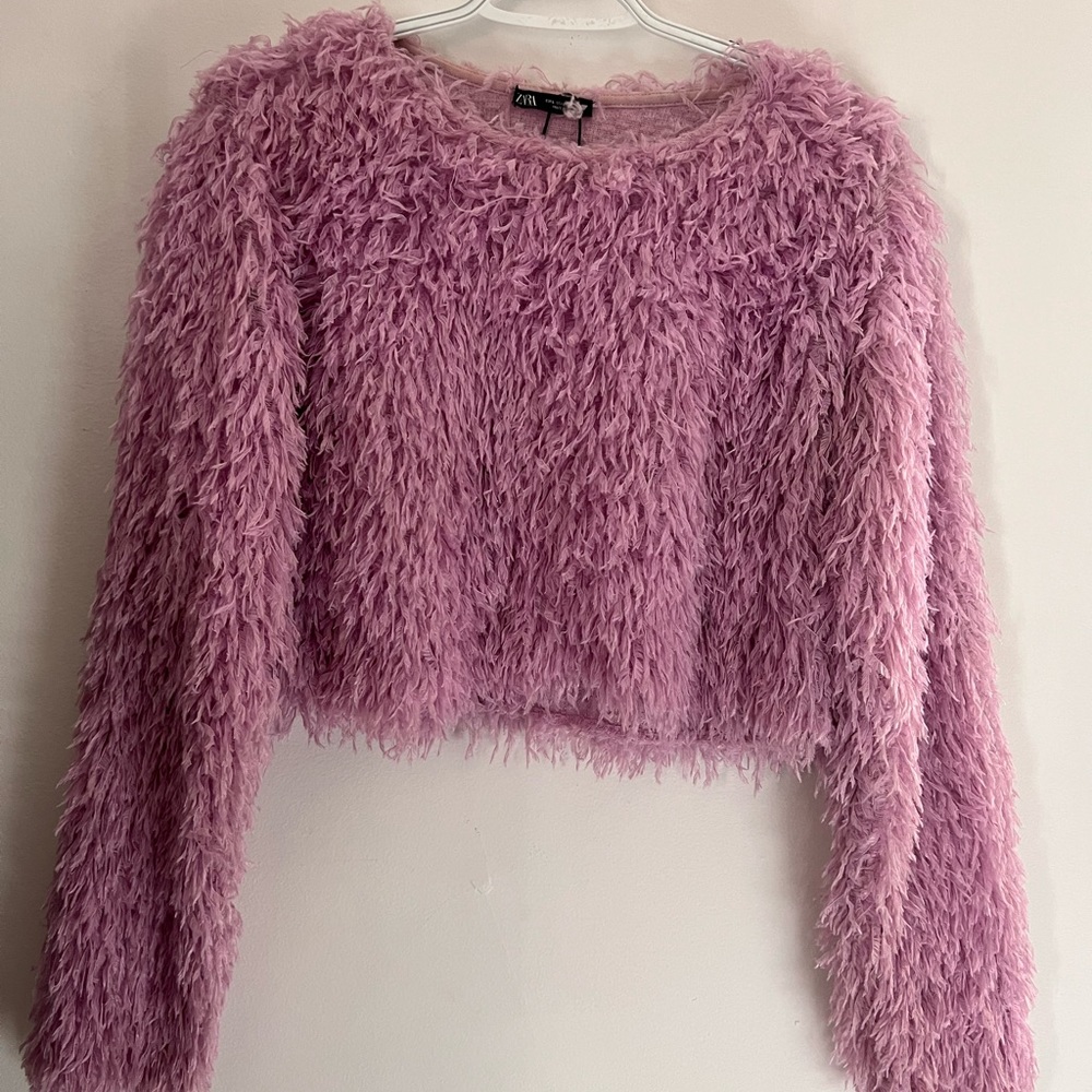 Top very pink, fluffy texture, very fun and elegant.